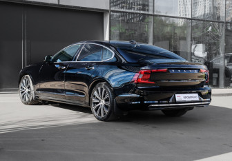 Подержанный автомобиль Volvo S90 2021 года (6 фото)