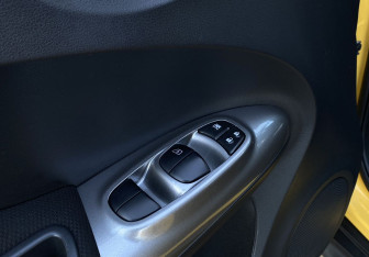 Подержанный автомобиль Nissan Juke 2017 года (18 фото)