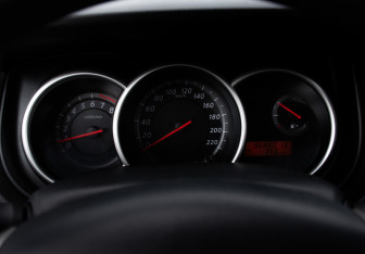 Подержанный автомобиль Nissan Tiida Hatchback 2012 года (14 фото)