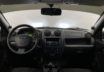Подержанный автомобиль LADA (ВАЗ) Granta Sedan 2013 года (10 фото)