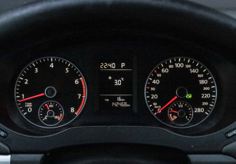 Подержанный автомобиль Volkswagen Jetta Sedan 2011 года (17 фото)