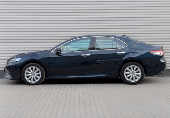 Подержанный автомобиль Toyota Camry Sedan 2018 года (8 фото)