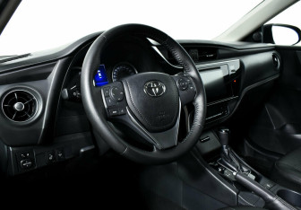 Подержанный автомобиль Toyota Corolla Sedan 2018 года (11 фото)