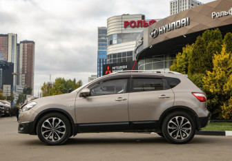 Подержанный автомобиль Nissan Qashqai 2012 года (6 фото)