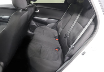 Подержанный автомобиль Kia Rio Sedan 2017 года (10 фото)