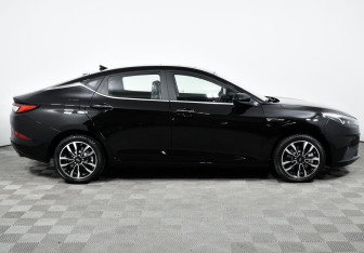 Подержанный автомобиль JAC J7 2022 года (4 фото)