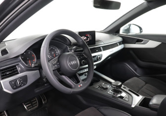 Подержанный автомобиль Audi A4 Sedan 2017 года (13 фото)