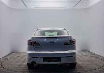 Подержанный автомобиль Mazda 3 Sedan 2012 года (6 фото)