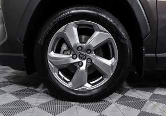 Подержанный автомобиль Toyota RAV4 2021 года (9 фото)