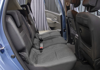 Подержанный автомобиль Renault Scenic 2011 года (12 фото)