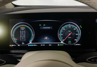 Подержанный автомобиль Voyah Dream 2022 года (11 фото)