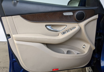 Подержанный автомобиль Mercedes-Benz GLC Coupe 2019 года (16 фото)