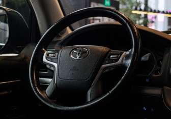 Подержанный автомобиль Toyota Land Cruiser Suv 2019 года (29 фото)