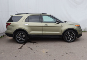 Подержанный автомобиль Ford Explorer 2014 года (7 фото)