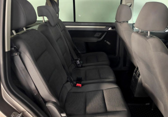 Подержанный автомобиль Volkswagen Touran 2008 года (10 фото)
