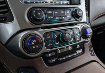 Подержанный автомобиль Chevrolet Tahoe 2016 года (20 фото)