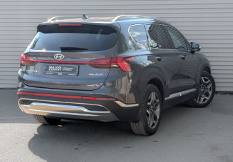 Подержанный автомобиль Hyundai Santa Fe 2021 года (5 фото)