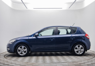Подержанный автомобиль Kia Ceed Hatchback 2012 года (8 фото)