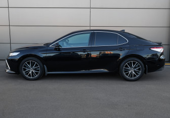Подержанный автомобиль Toyota Camry Sedan 2021 года (8 фото)