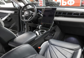 Подержанный автомобиль Geely Atlas 2024 года (11 фото)