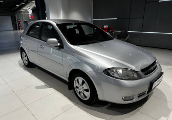 Подержанный автомобиль Chevrolet Lacetti Hatchback 2012 года (7 фото)