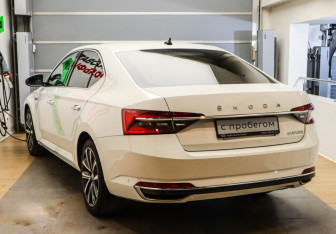 Подержанный автомобиль Skoda Superb Liftback 2024 года (6 фото)