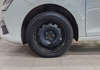 Подержанный автомобиль Skoda Rapid Liftback 2020 года (12 фото)