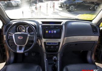 Подержанный автомобиль Geely Emgrand X7 2015 года (12 фото)