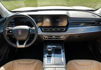 Подержанный автомобиль Hongqi HS5 2023 года (12 фото)