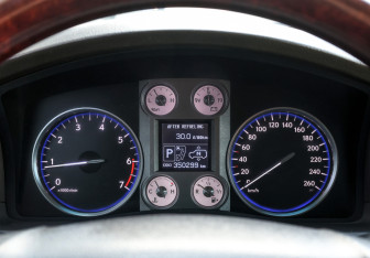 Подержанный автомобиль Lexus LX 2008 года (13 фото)