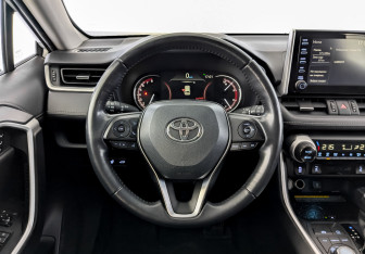 Подержанный автомобиль Toyota RAV4 2021 года (22 фото)