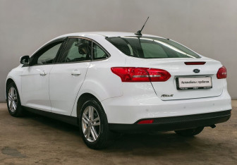 Подержанный автомобиль Ford Focus Sedan 2018 года (7 фото)