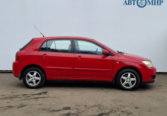 Подержанный автомобиль Toyota Corolla Hatchback 2004 года (4 фото)