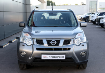 Подержанный автомобиль Nissan X-Trail 2013 года (2 фото)