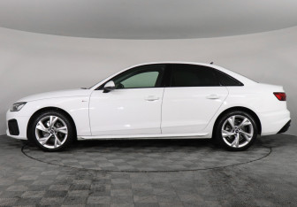 Подержанный автомобиль Audi A4 Sedan 2021 года (8 фото)