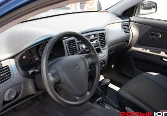 Подержанный автомобиль Kia Rio Sedan 2006 года (10 фото)