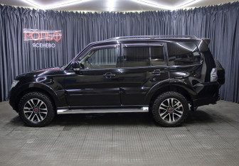 Подержанный автомобиль Mitsubishi Pajero 2012 года (8 фото)