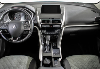 Подержанный автомобиль Mitsubishi Eclipse Cross 2019 года (11 фото)