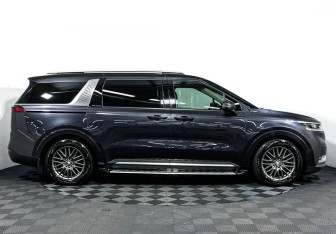 Подержанный автомобиль Kia Carnival 2022 года (4 фото)