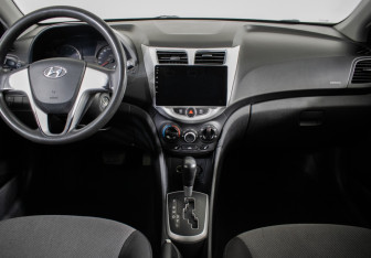 Подержанный автомобиль Hyundai Solaris Sedan 2011 года (11 фото)