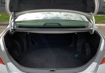 Подержанный автомобиль Toyota Camry Sedan 2011 года (10 фото)