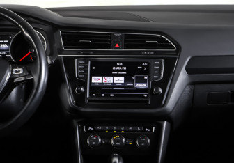 Подержанный автомобиль Volkswagen Tiguan 2017 года (14 фото)