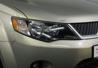 Подержанный автомобиль Mitsubishi Outlander 2008 года (13 фото)