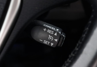 Подержанный автомобиль Toyota RAV4 2016 года (14 фото)