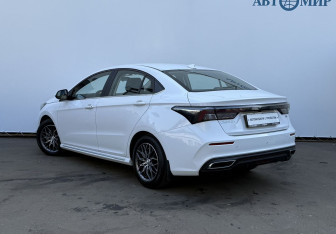 Подержанный автомобиль Omoda S5 2024 года (7 фото)