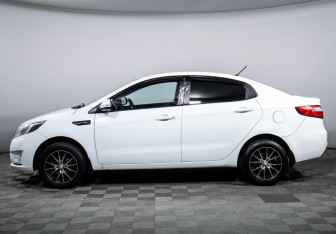Подержанный автомобиль Kia Rio Sedan 2013 года (8 фото)