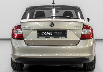 Подержанный автомобиль Skoda Rapid Liftback 2018 года (6 фото)