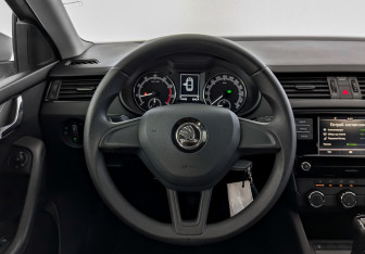 Подержанный автомобиль Skoda Octavia Liftback 2019 года (21 фото)