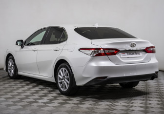 Подержанный автомобиль Toyota Camry Sedan 2021 года (7 фото)