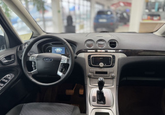 Подержанный автомобиль Ford Galaxy 2008 года (14 фото)